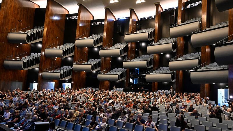 Eröffnungsfest für Bürger zur Rückkehr der Kölner Oper Eröffnungsfest für Bürger zur Rückkehr der Kölner Oper