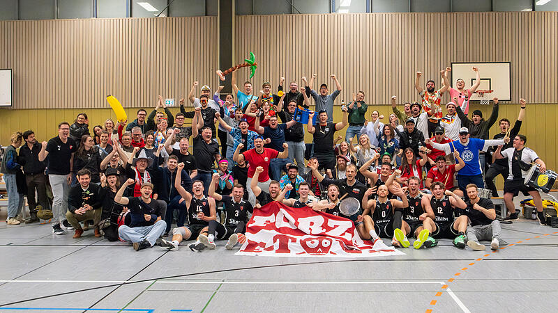 Mannschaft und Fans machten aus der Ausw&auml;rtsfahrt nach W&uuml;rzburg ein Erlebnis, das in Erinnerung bleiben wird.