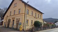 Schwer taten sich die Gemeinderäte in Leutenbach bei der jüngsten Sitzung im Rathaus (Bild), einen Mittelweg bezüglich der vom Gesetzgeber geforderten Anpassung der Grundsteuer-Hebesätze zu finden.Forchheim & Fränkische Schweiz Schwer taten sich die Gemeinderäte in Leutenbach bei der jüngsten Sitzung im Rathaus (Bild), einen Mittelweg bezüglich der vom Gesetzgeber geforderten Anpassung der Grundsteuer-Hebesätze zu finden.