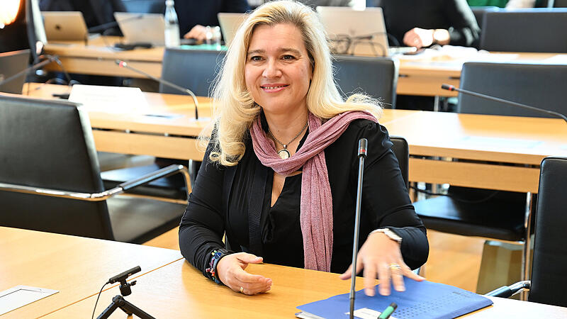 Melanie Huml (CSU) kurz vor ihrer Befragung im Masken-Untersuchungsausschuss im Bayerischen Landtag
