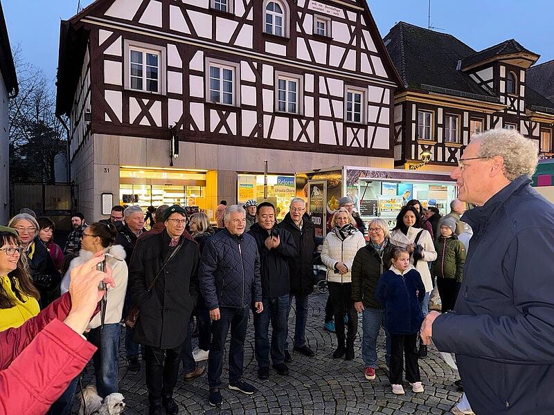 B&uuml;rgermeister German Hacker bei der Er&ouml;ffnung der Martinikirchweih am Freitag, 7. November.