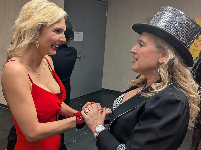 Janina Fuchs mit der Bamberger Landtagsabgeordneten Melanie Huml (r.)
