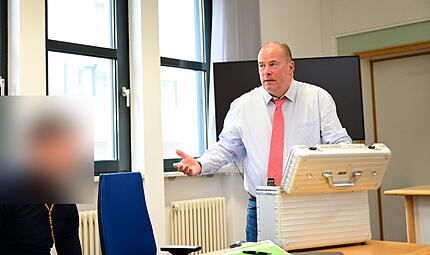 Der Angeklagte und sein Rechtsanwalt Thomas Drehsen aus Bamberg kurz vor Aufruf der Sache