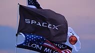 SpaceX- und Elon-Musk-Flaggen SpaceX- und Elon-Musk-Flaggen