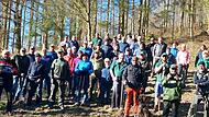 Fast 60 Männer und Frauen haben an der Riedenberger Grenzwanderung teilgenommen. Fast 60 Männer und Frauen haben an der Riedenberger Grenzwanderung teilgenommen.