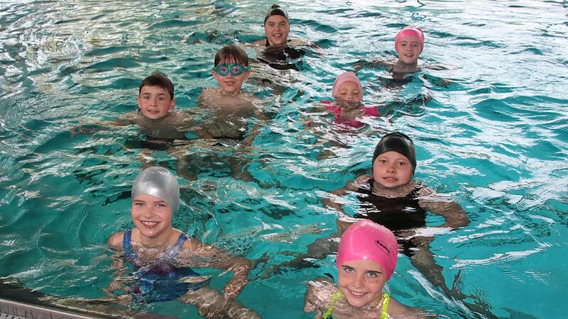 Die 3. Klasse der Einhard-Grundschule Euerdorf hatte gestern Schwimmunterricht im Hammelburger Hallenbad. Wie es mit dem Schulschwimmen nach den Pfingstferien ohne Hallenbadbetrieb weiter geht, ist noch offen.