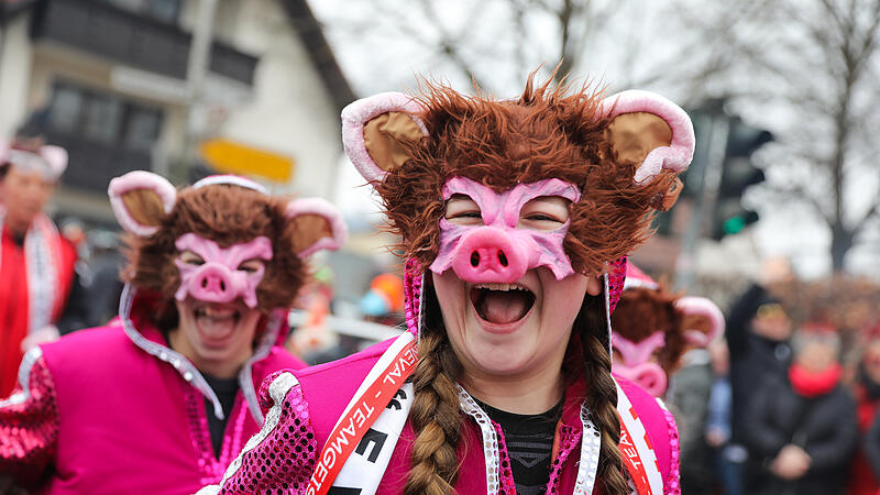 Bunt und fr&ouml;hlich: Der Faschingsumzug zog am Samstag durch Heroldsbach.