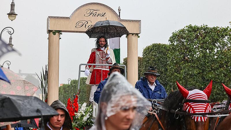 Der Namensgeber des Rakoczy-Festes: Ferenc II. Rákóczi (1676 bis 1735), Fürst von Siebenbürgen und Ungarn. Der Namensgeber des Rakoczy-Festes: Ferenc II. Rákóczi (1676 bis 1735), Fürst von Siebenbürgen und Ungarn.