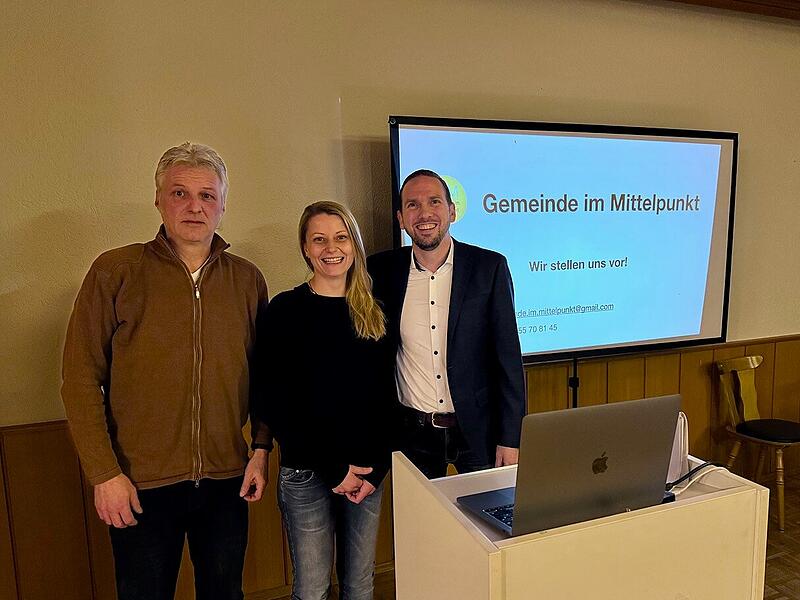 Peter Falk, Katrin Puruker und Matthias Scholz von der W&auml;hlervereinigung Gemeinde im Mittelpunkt gewinnen auf Anhieb drei Pl&auml;tze im Gemeinderat He&szlig;dorf (von links).