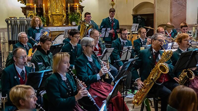 Ein wunderbares Adventskonzert gestaltete der Musikverein Knetzgau vor Kurzem in der  Knetzgauer Kirche.