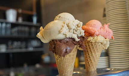 Eiscafé Il Gelato é piú in Eckental Minze oder doch lieber Erdnuss Karamell? Im Eiscafé Il Gelato é piú in Eckental bekommt man beides.