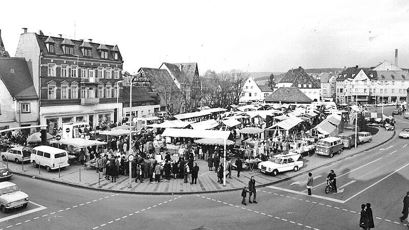 Der Paradeplatz als Ort f&uuml;r Jahrm&auml;rkte, hier in den 80er Jahren.Forchheim & Fr&auml;nkische Schweiz