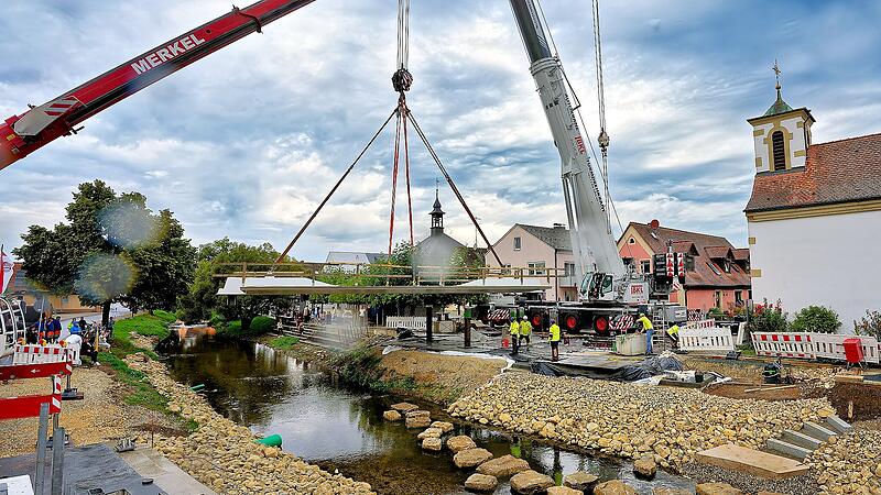 Einhub Br&uuml;cke in GundelsheimEndlich wieder eine Br&uuml;cke in Gundelsheim: viele Fotos