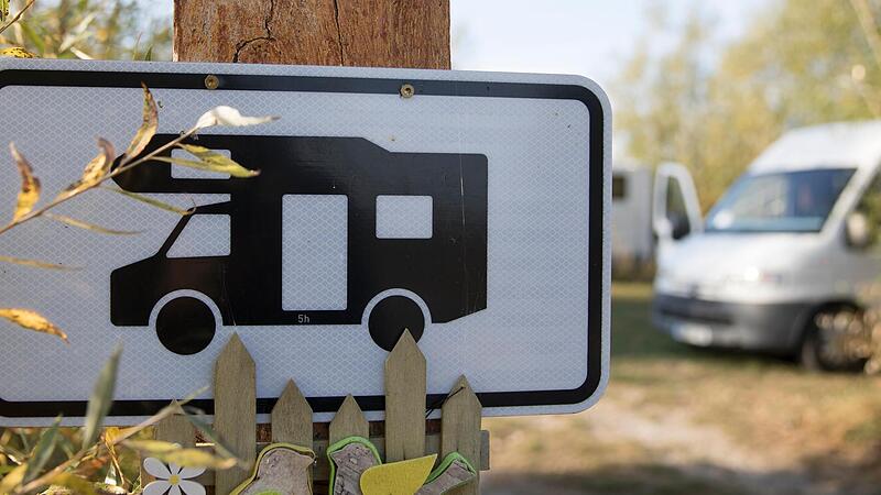 Im Sommer verreisen wieder viele Urlauber mit dem Wohnmobil. Entsprechend gefragt sind auch die Stellplätze. Der Landkreis Lichtenfels will dementsprechend vorsorgen. Im Sommer verreisen wieder viele Urlauber mit dem Wohnmobil. Entsprechend gefragt sind auch die Stellplätze. Der Landkreis Lichtenfels will dementsprechend vorsorgen.