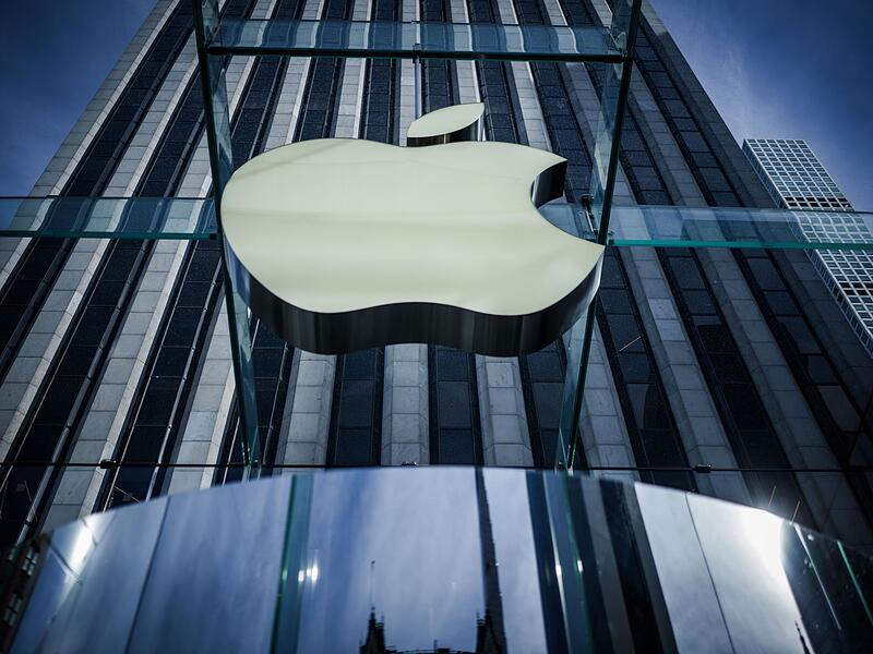 Apple Apple
