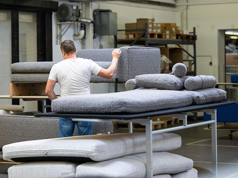 M&ouml;belproduktion bei COR Sitzm&ouml;bel