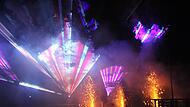Die Laser-Show zieht nicht nur in ihren Bann, sie zieht auch ganz konkret viele Besucherinnen und Besucher an.
