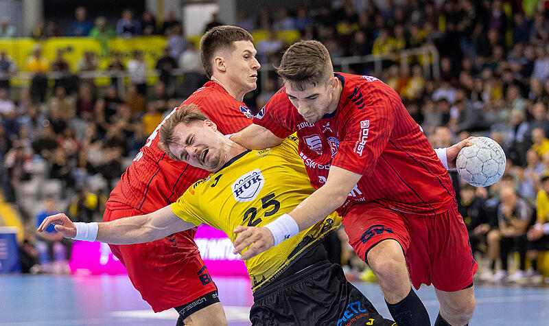 Am Ende gab es gegen Bietigheim kein Durchkommen mehr f&uuml;r den HSC rund um Jakob Knauer.