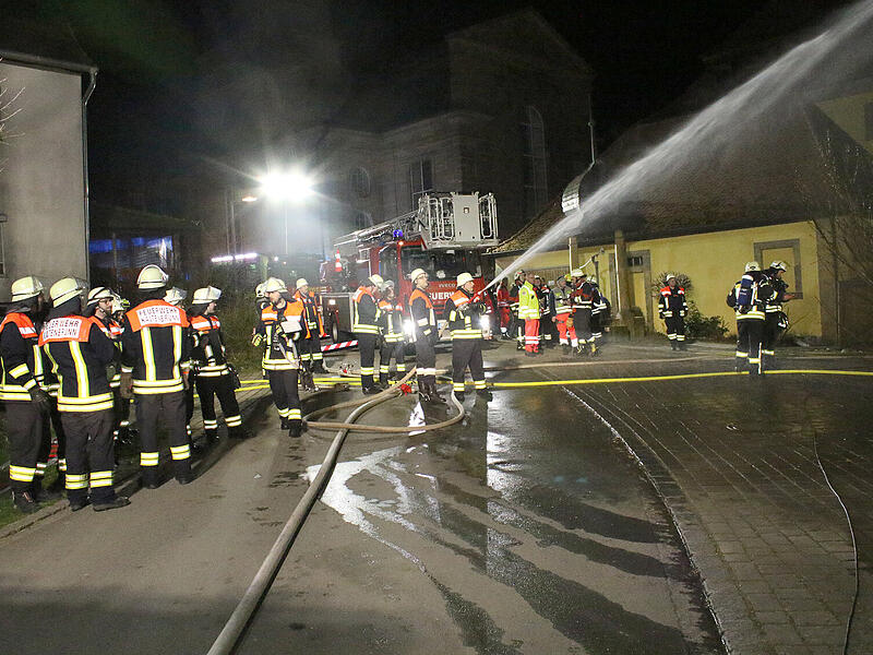 Brand in einem Kuhstall in Lahm