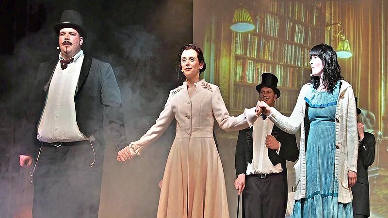 Die Gesangssolisten des Theater- und Musicalensembles, von links: Benjamin Baier, Michelle Pechtold und Nancy Baier