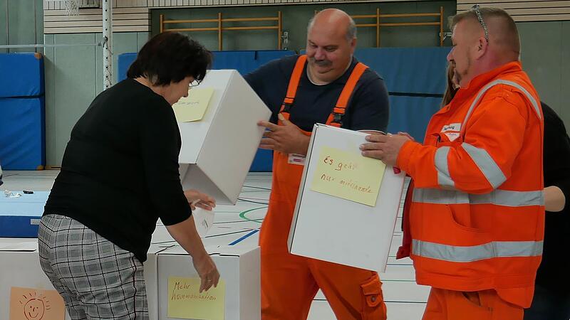 Beim Workshop des Projektes „Kommunalmarketing“ wurde getreu der Leitbotschaft „Lebend!ch“ fleißig angepackt. Die Mitarbeiter der Gemeinde arbeiteten hierfür Hand in Hand.