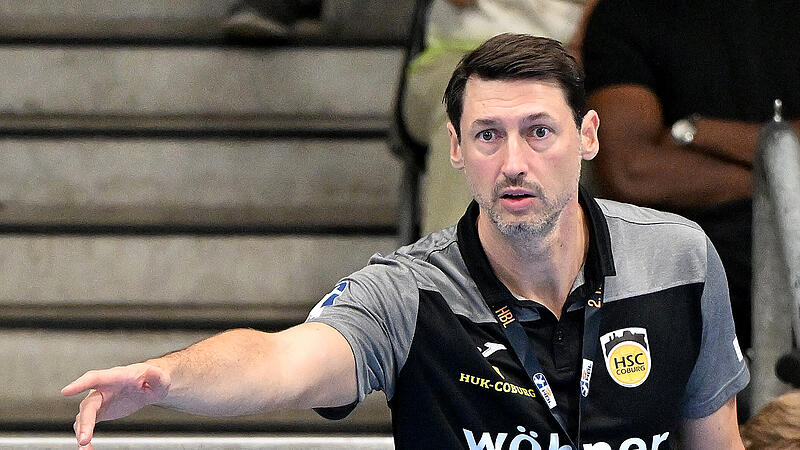 Unter Strom: Coburgs Trainer Anel Mahmutefendic beim Saisonauftakt in Hagen.