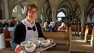 Dieses Bild stammt von der „Vesperkirche“, die 2016 in St. Johannis in Schweinfurt angeboten wurde. Im März gibt es dieses Veranstaltungsformat erstmals auch in Coburg, und zwar vom 5. bis zum 19. März in der Morizkirche. Dieses Bild stammt von der „Vesperkirche“, die 2016 in St. Johannis in Schweinfurt angeboten wurde. Im März gibt es dieses Veranstaltungsformat erstmals auch in Coburg, und zwar vom 5. bis zum 19. März in der Morizkirche.