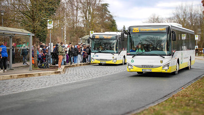 Den &Ouml;ffentlichen Nahverkehr &ndash; hier der Busbahnhof Schwedenschanze in H&ouml;chstadt &ndash; bezuschusst der Landkreis heuer Jahr mit sechs Millionen Euro.