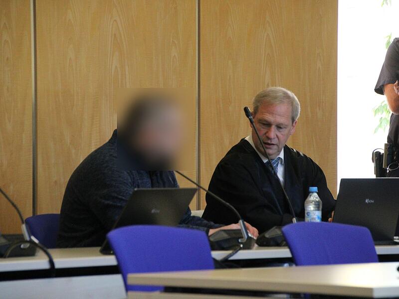 Der Angeklagte mit seinem Anwalt Michael Linke am f&uuml;nften Prozesstag.