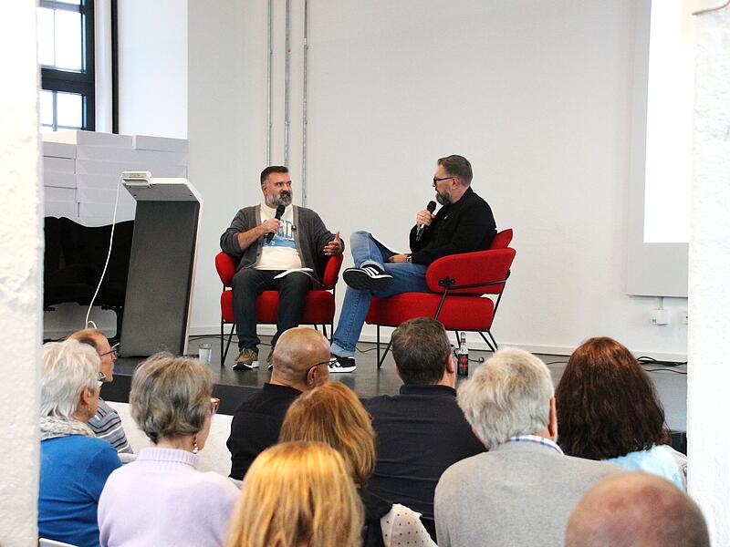 Nick Komives „Es ist ernst, was in den USA passiert“, sagt Nick Komives. Der Stadtrat aus Coburgs Partnerstadt Toledo sprach in der Alten Kühlhalle über politische Spaltung, den Druck auf demokratische Institutionen und die Hoffnung, die er in der Kommunalpolitik sieht.