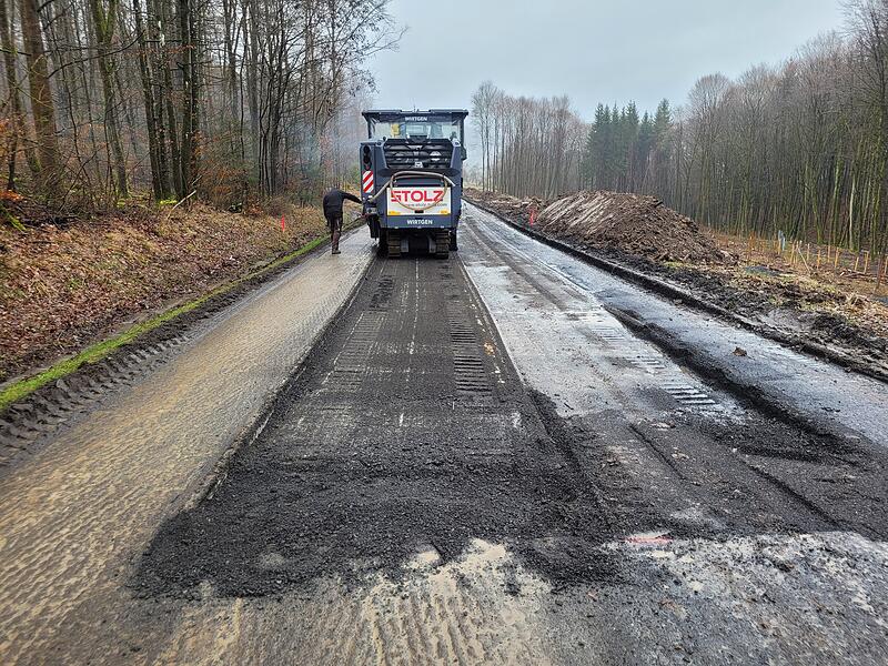 Die Staatsstraße 2790 am Hammelburger Berg bei Bad Brückenau ist Baustelle und voll gesperrt Die Staatsstraße 2790 am Hammelburger Berg bei Bad Brückenau ist Baustelle und voll gesperrt
