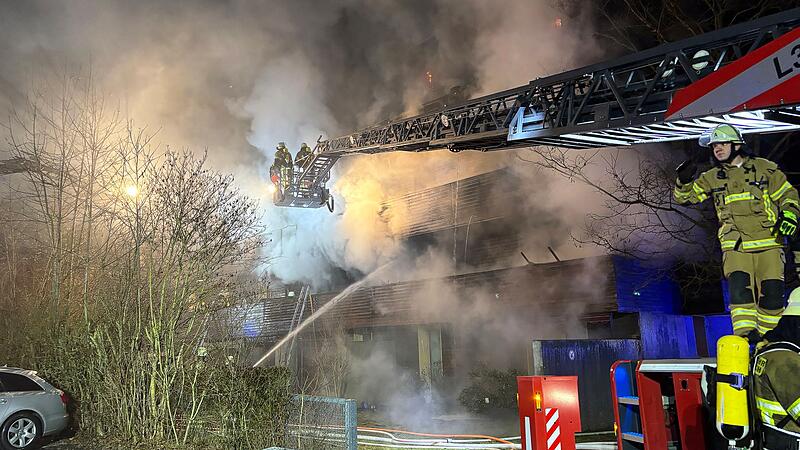 Brand eines Mehrfamilienhauses in Ansbach
