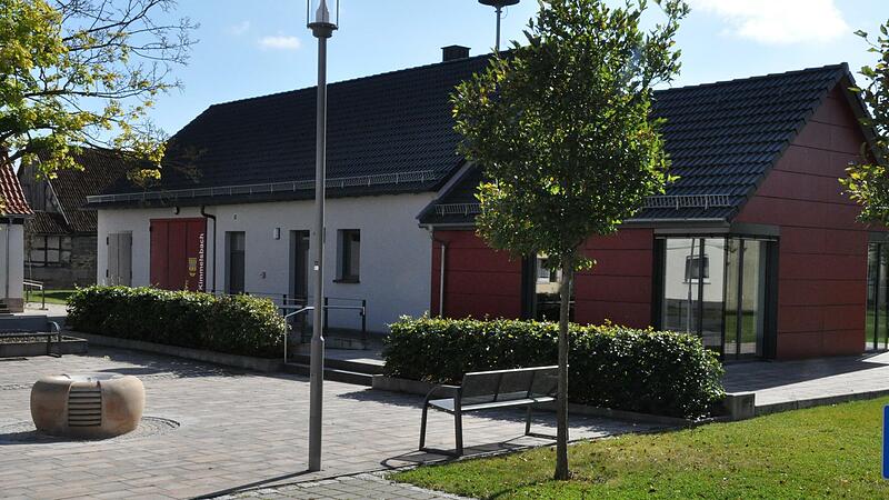 Dorfgemeinschaftshaus und Dorfplatz in Kimmelsbach wurden neu gemacht.