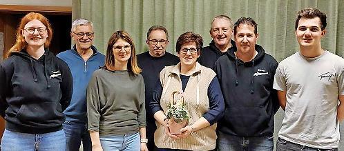 Auf dem Bild von links: Laura Rost, Rudolf Fürstenhöfer, Yvonne Kilian, Werner Zeilinger, Angelika Brandt, Günter Rost, Klaus Meyer, Kevin Kilian.