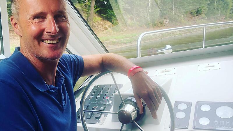 Jan Beinßen, alias Jules Besson, lässt seinen neuen Krimi  auf einer Reise mit dem Hausboot durchs französische Burgund spielen.