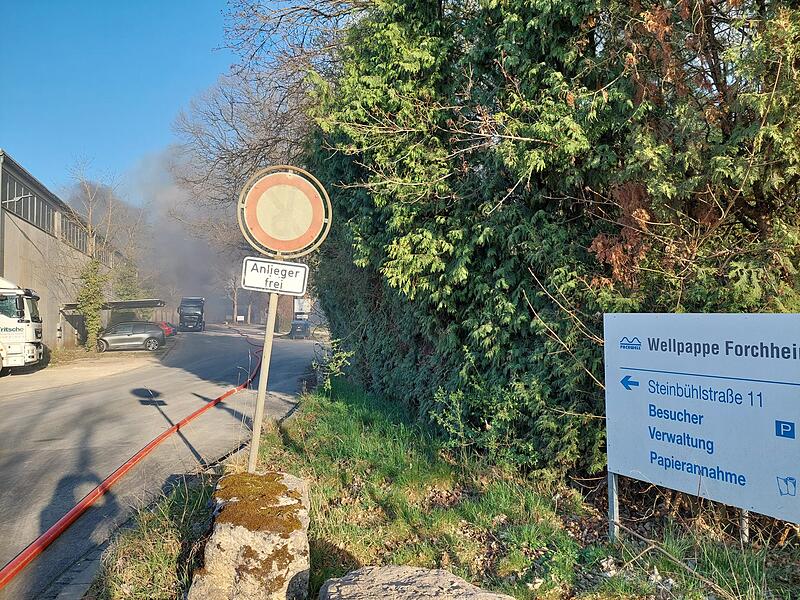 Am Freitag, 4. April 2025, sorgte ein Feuer beim Recyclinghof und Entsorgungsbetrieb Fritsche in Forchheim f&uuml;r einen Gro&szlig;einsatz.