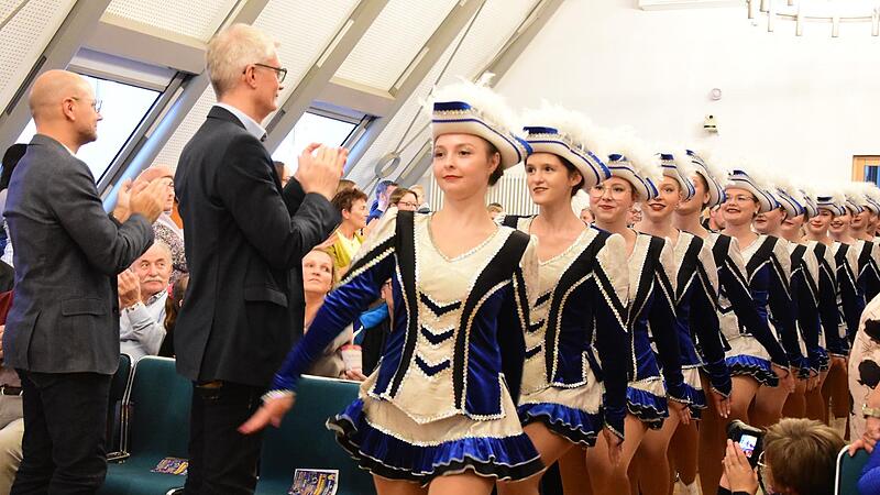 N&auml;rrische Siedler &uuml;bernehmen Forchheimer Stadtschl&uuml;ssel