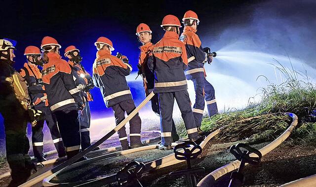 Action pur: Beim Berufsfeuerwehrtag im Oktober durfte ein kleines Feuer gelöscht werden. Action pur: Beim Berufsfeuerwehrtag im Oktober durfte ein kleines Feuer gelöscht werden.