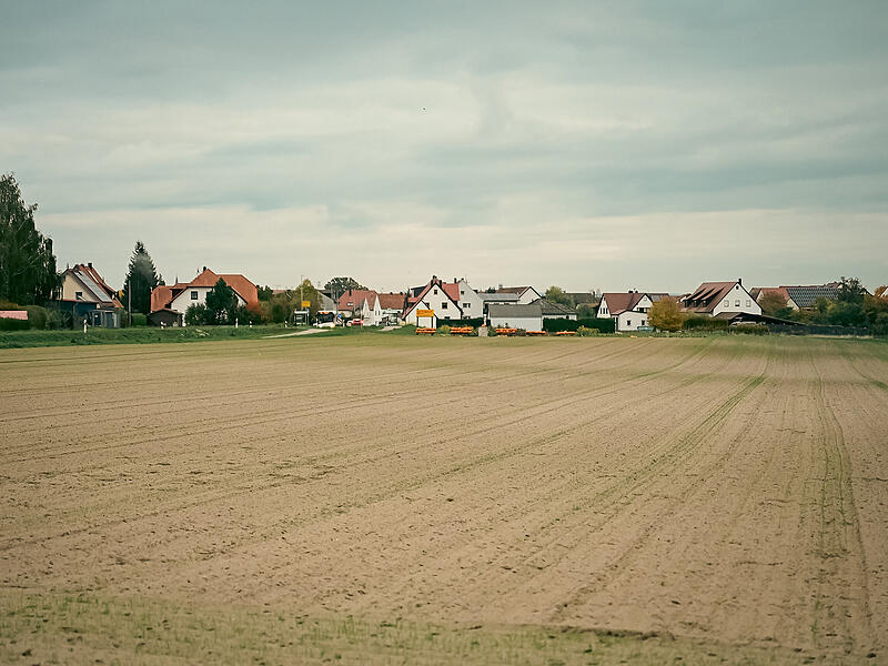 Auf diesem Areal am Ortsausgang an der Staatsstraße nach  Weisendorf soll der Einkaufsmarkt in Großenseebach entstehen.