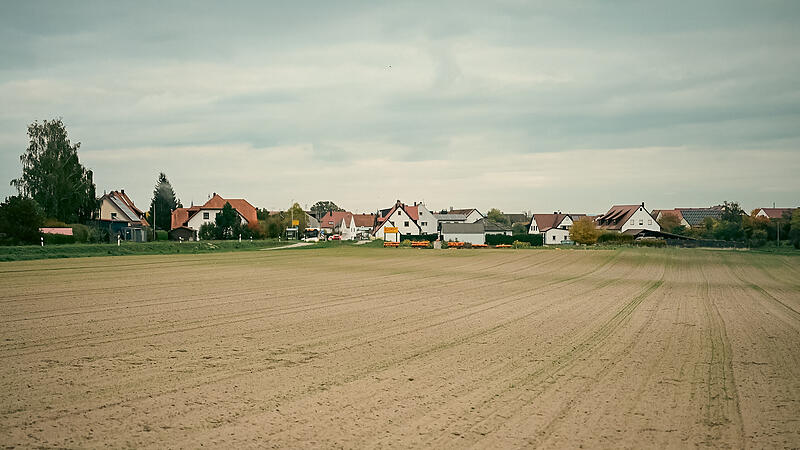 Auf diesem Areal am Ortsausgang an der Staatsstra&szlig;e nach  Weisendorf soll der Einkaufsmarkt in Gro&szlig;enseebach entstehen.