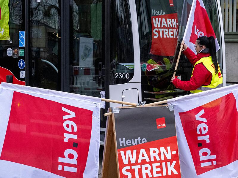 Ganztägige Warnstreiks im ÖPNV Ganztägige Warnstreiks im ÖPNV