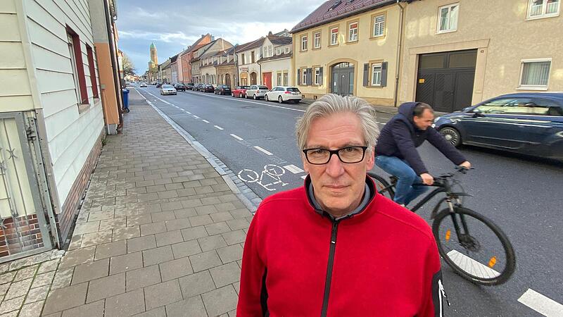 Stefan Stöcker vor seinem Betrieb in der Hallstadter Straße. Die neue Straßenverkehrsordnung macht Handwerkern in der Innenstadt das Leben schwer. Stefan Stöcker vor seinem Betrieb in der Hallstadter Straße. Die neue Straßenverkehrsordnung macht Handwerkern in der Innenstadt das Leben schwer.