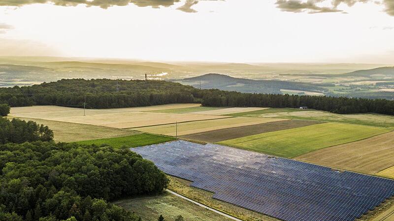Fast vier Millionen Euro haben die Stadtwerke in den Solarpark Poxstall investiert.Forchheim & Fränkische Schweiz