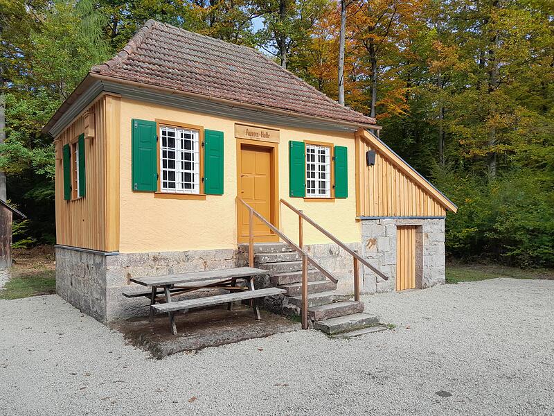 Die 180 Jahre alte Aurora-Hütte im Staatswald bei Premich wurde renoviert.
