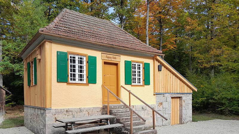 Die 180 Jahre alte Aurora-Hütte im Staatswald bei Premich wurde renoviert.