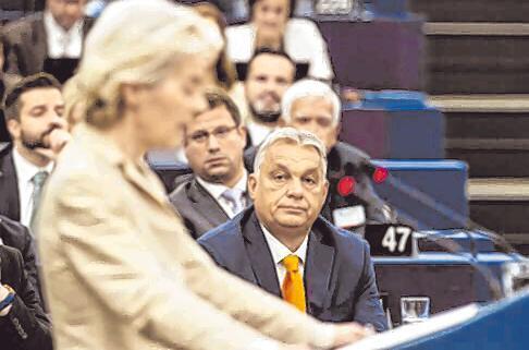 Mit einer harten Replik auf die Rede des ungarischen Ministerpräsidenten Viktor Orbán erntete Ursula von der Leyen tosenden Beifall. Mit einer harten Replik auf die Rede des ungarischen Ministerpräsidenten Viktor Orbán erntete Ursula von der Leyen tosenden Beifall.