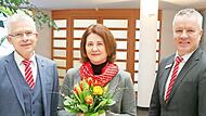 Unser Bild zeigt Vorstandsvorsitzenden Roland Friedrich (von links), Jubilarin Elke Cannata und Bereichsleiter Marco Dietz. Unser Bild zeigt Vorstandsvorsitzenden Roland Friedrich (von links), Jubilarin Elke Cannata und Bereichsleiter Marco Dietz.