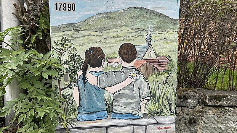 So schön kann ein Stromkasten aussehen: Gerhard Vieres aus Modlos hat einige bemalt, weil er fand, dass die meisten nicht nur grau, sondern auch schmutzig und bemoost waren.