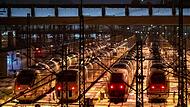 ICE Schnellz&uuml;ge stehen w&auml;hrend eines Bahnstreiks auf Abstellgleisen vor dem M&uuml;nchner Hauptbahnhof.