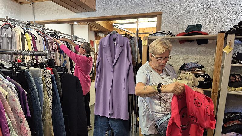 In der Kronacher Klamottenkiste herrscht gro&szlig;er Kundenandrang